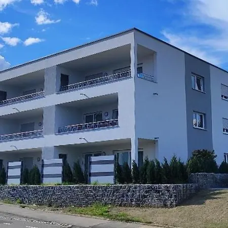 Apartment Stock Nr 4 *